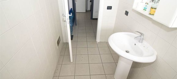 5-Zimmer Büro in Modena, Italy, Nr. 381925 7