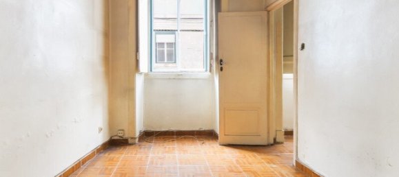 236m² Building in Lisbon, Portugal No. 131118 22