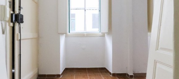 236m² Building in Lisbon, Portugal No. 131118 2