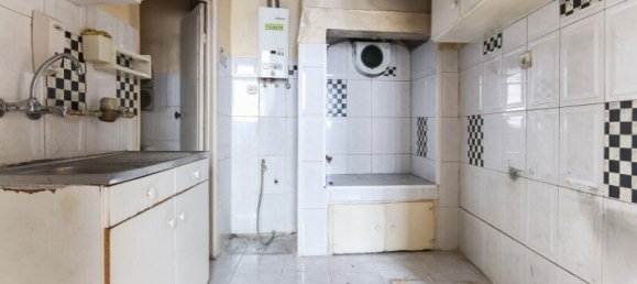 236m² Building in Lisbon, Portugal No. 131118 24