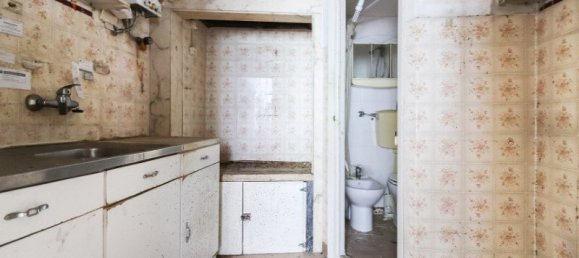 236m² Building in Lisbon, Portugal No. 131118 12