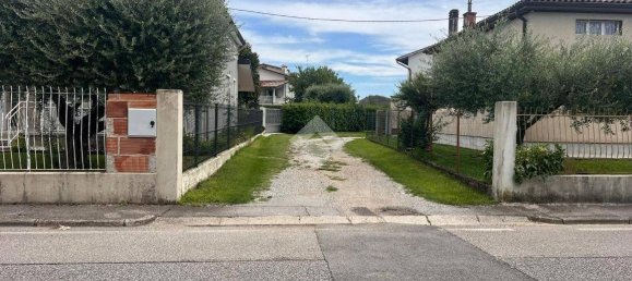 Grundstück in Gorizia, Italy 1200m², Nr. 295932 3