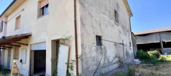 4 bedrooms House in Faenza, Italy No. 66045 4