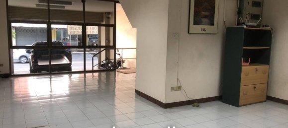 5 bedrooms Commercial property in Bangkok, Thailand No. 24240 2