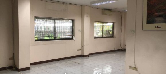 5 bedrooms Commercial property in Bangkok, Thailand No. 24240 4