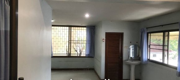 5 bedrooms Commercial property in Bangkok, Thailand No. 24240 5