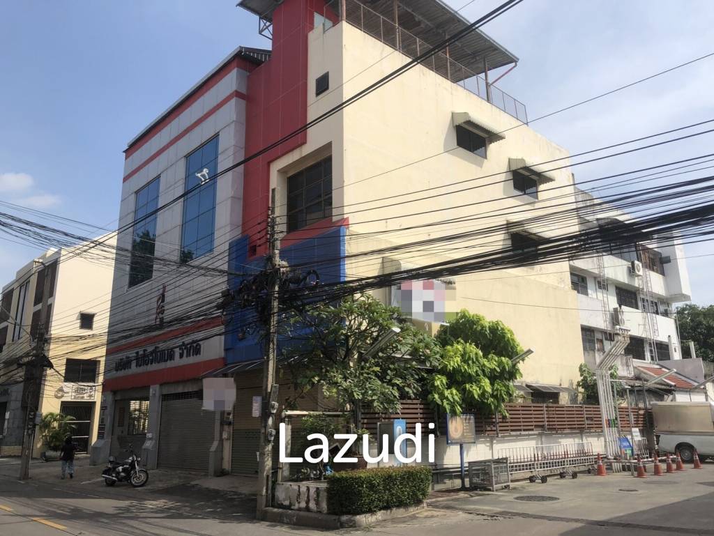 5 bedrooms Commercial property in Bangkok, Thailand No. 24240