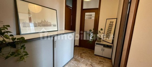 Oficina de 4 habitaciónes en Cassola, Italy No. 147437 10