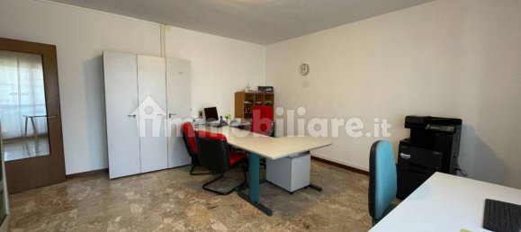 Oficina de 4 habitaciónes en Cassola, Italy No. 147437 2