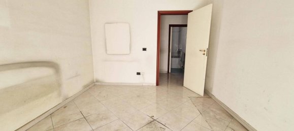 2 rooms Apartment in Bari, Italy No. 35100 3
