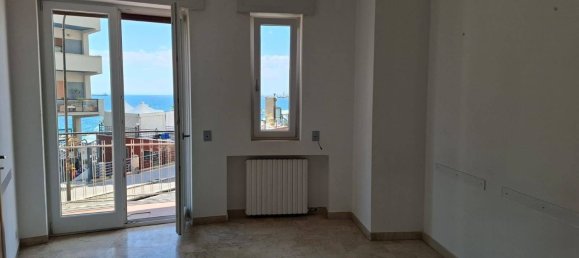 3 bedrooms Apartment in Taranto, Italy No. 268533 8