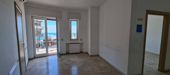 3 bedrooms Apartment in Taranto, Italy No. 268533 7