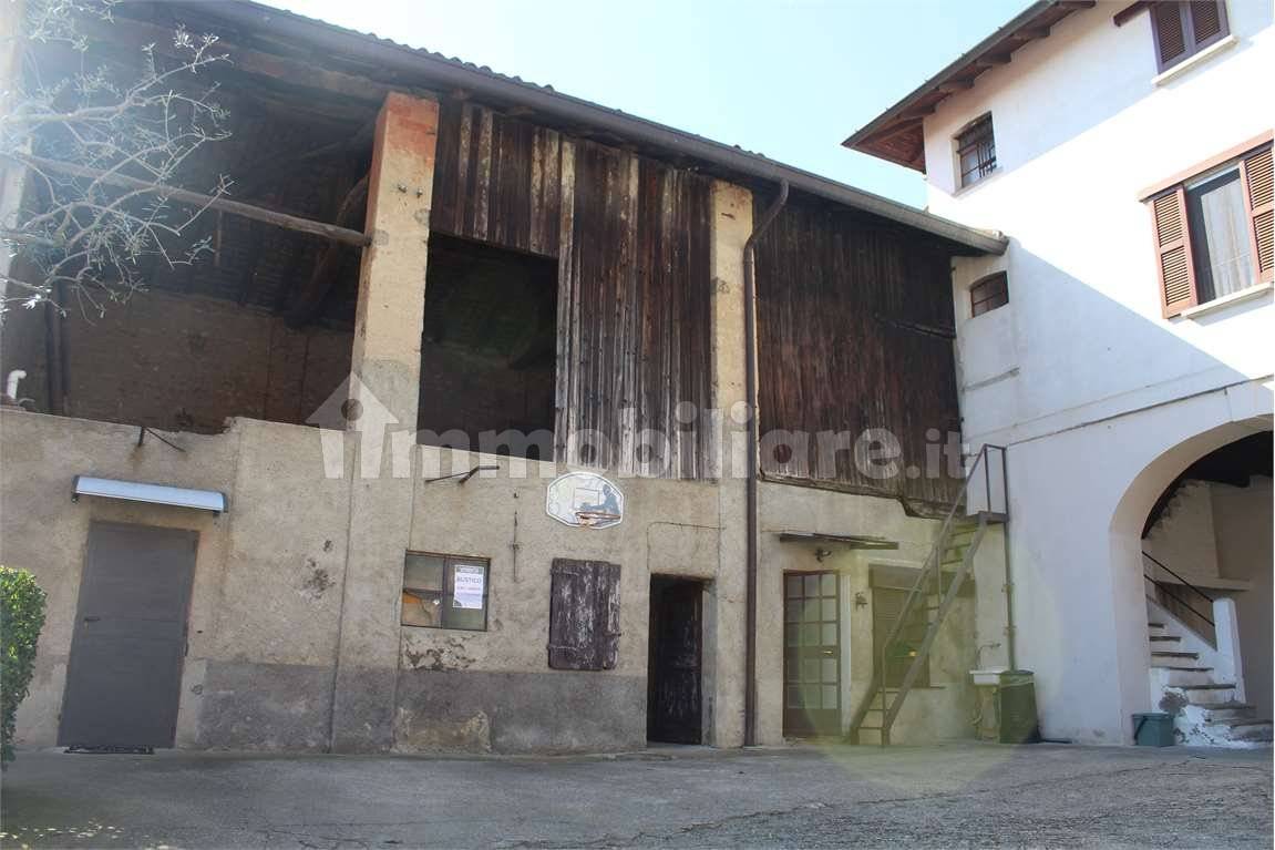 5 rooms House in Vertemate con Minoprio, Italy No. 313136