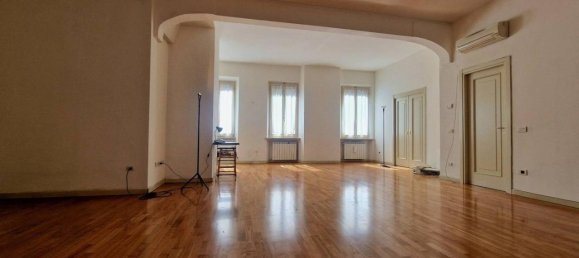 4 rooms Apartment in Mantua, Italy No. 242024 2