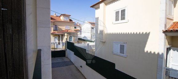 Casa de 4 dormitorios en Odivelas, Portugal No. 164113 3