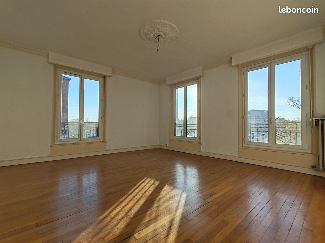 Apartamento de 2 dormitorios en Chalons-en-Champagne, France No. 153118