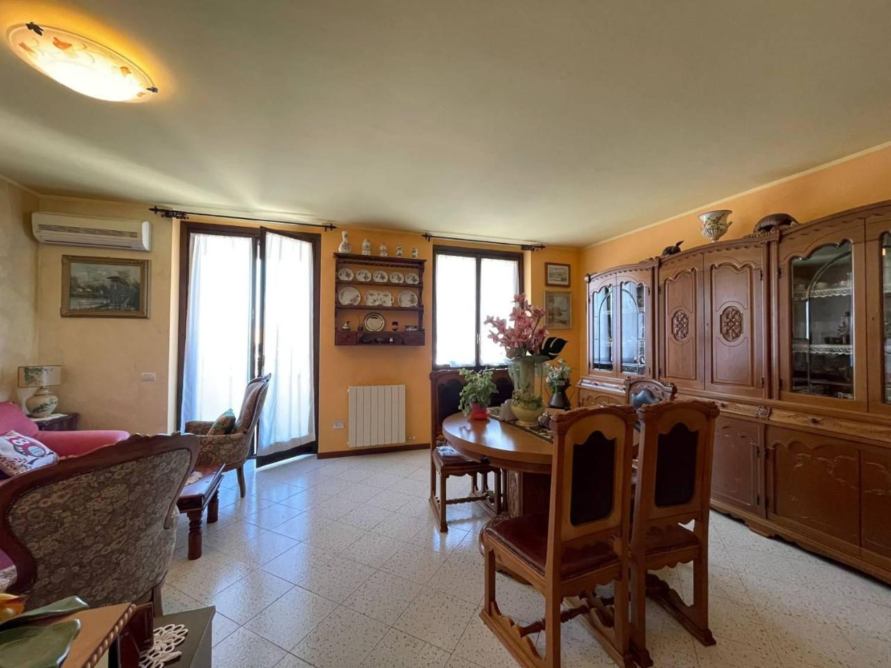 Квартира с 3 комнатами в Лоди, Италия № 26764