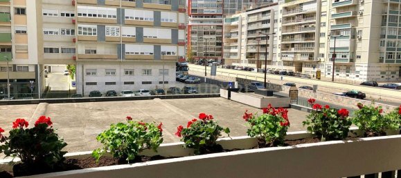 3 bedrooms Apartment in Lisbon, Portugal No. 10999 6