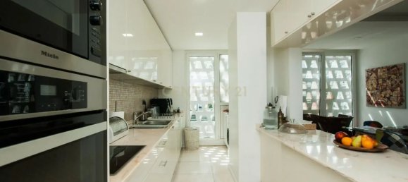 3 bedrooms Apartment in Lisbon, Portugal No. 10999 8