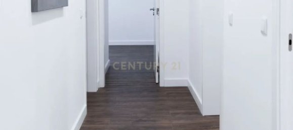 3 bedrooms Apartment in Lisbon, Portugal No. 10999 32