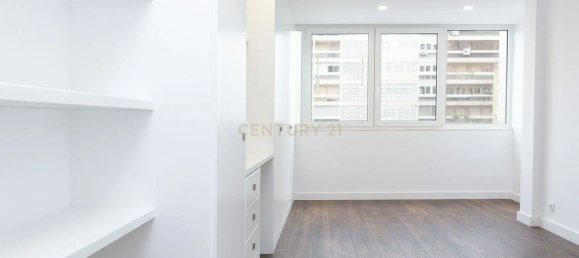 3 bedrooms Apartment in Lisbon, Portugal No. 10999 33