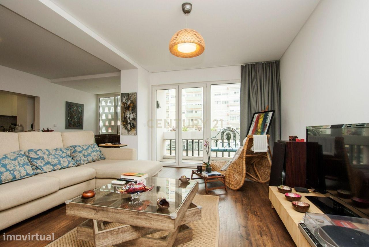 3 bedrooms Apartment in Lisbon, Portugal No. 10999