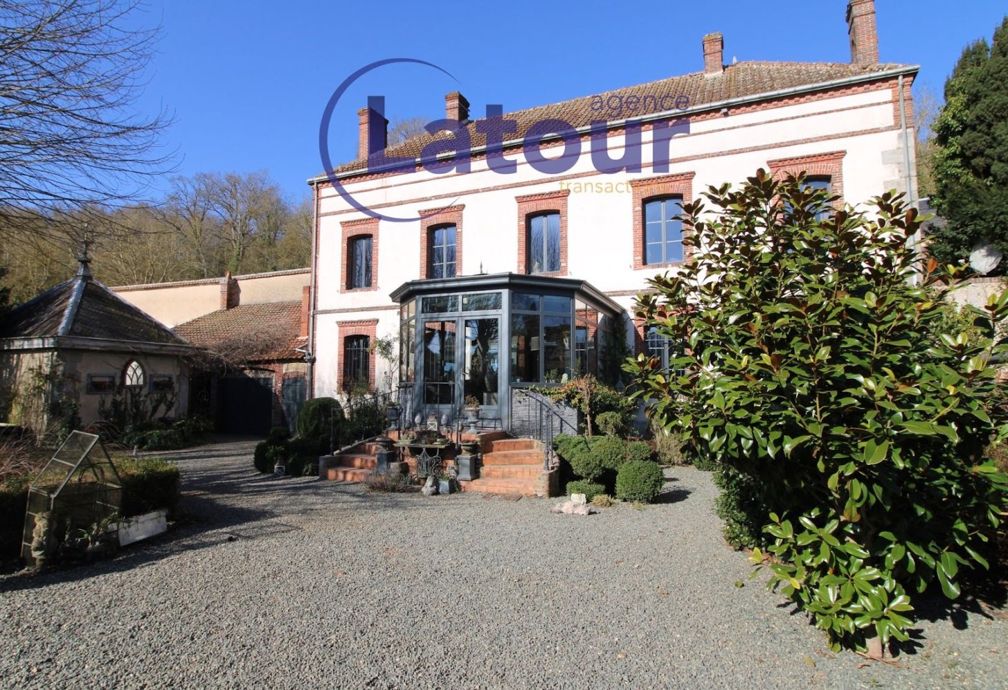 Casa de 4 dormitorios en Saulnieres, France No. 44867