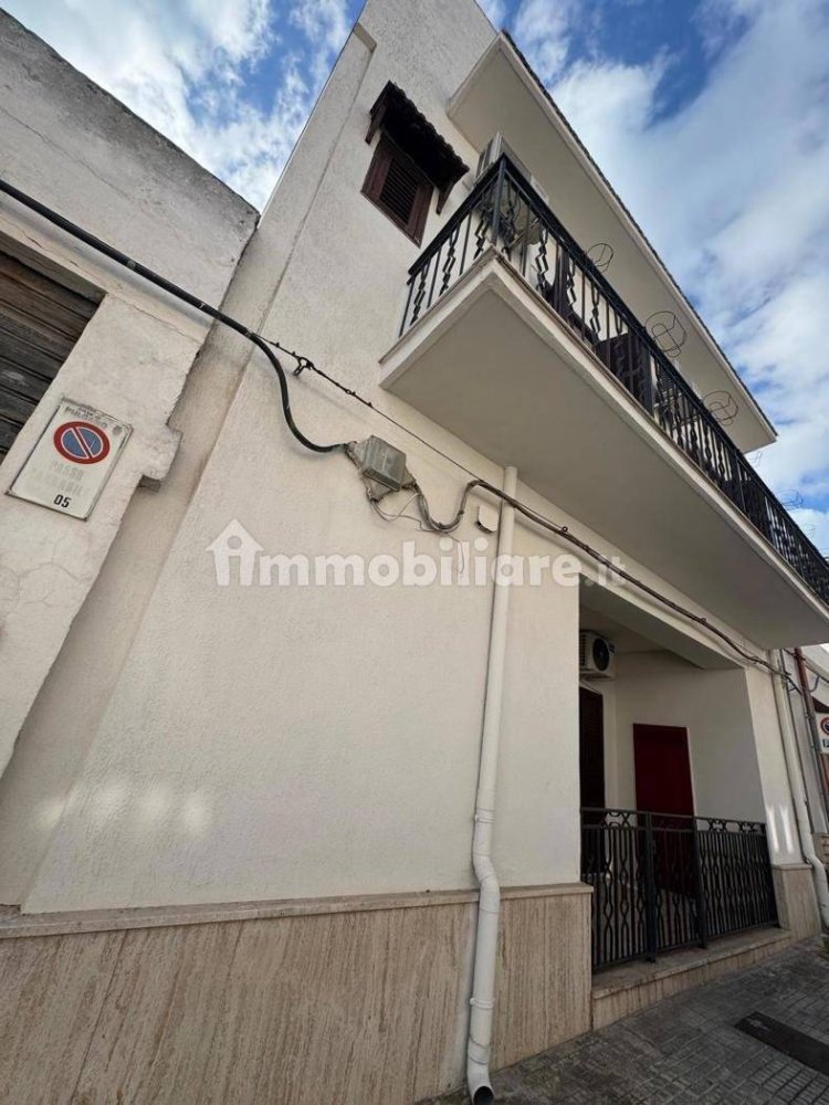 Квартира с 2 спальнями в Пульсано, Италия № 67025