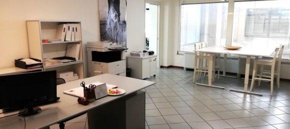 Oficina en Perugia, Italy 80 m² No. 133909 4
