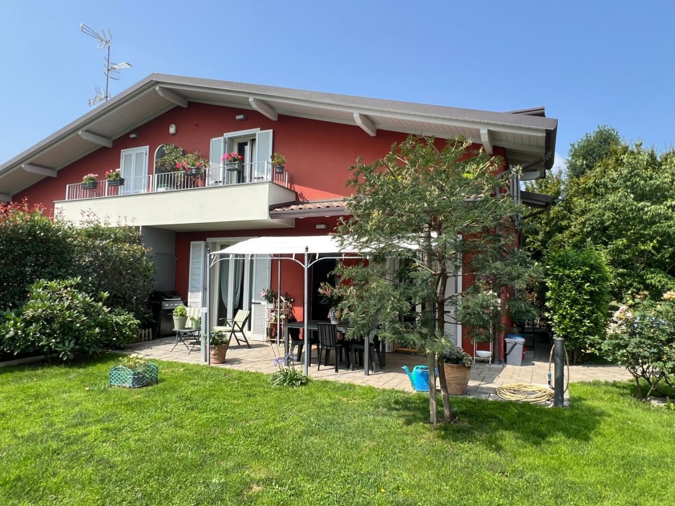 3 bedrooms Villa in Montano Lucino, Italy No. 362315