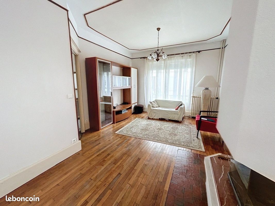 5 bedrooms House in Saint-Quentin, France No. 249615