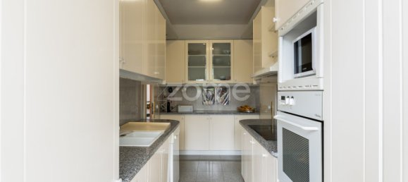 3 bedrooms Apartment in Porto, Portugal No. 300125 8