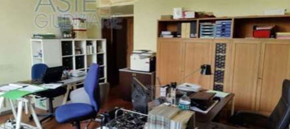 35m² Office in Pistoia, Italy No. 51732 3