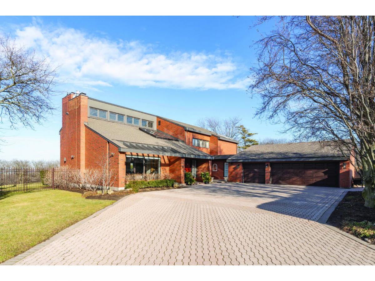 6 bedrooms House in Hamilton, Canada No. 353