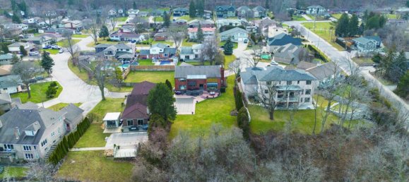 6 bedrooms House in Hamilton, Canada No. 353 5