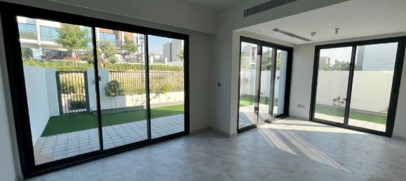 4 bedrooms Villa in Dubai Land, UAE No. 109227 4