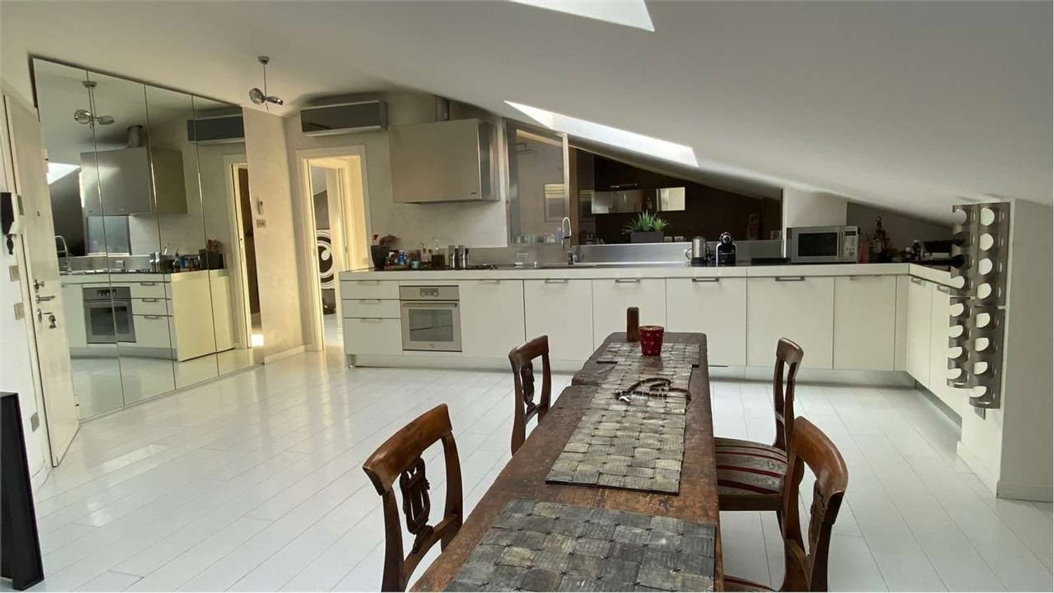 2-salle Appartement à Milan, Italy No. 245570