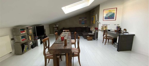 2-salle Appartement à Milan, Italy No. 245570 2