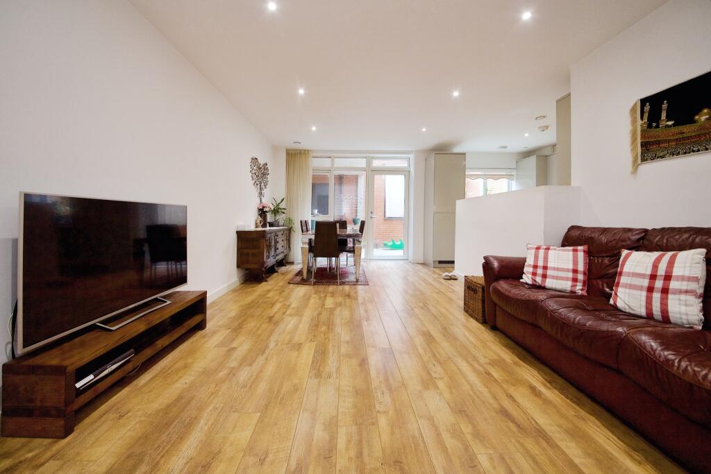 3 bedrooms Maisonette in London, United Kingdom No. 11685