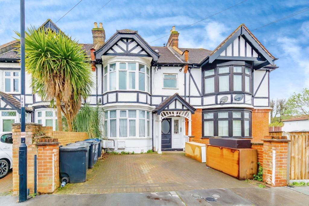 2 bedrooms Apartment in London, United Kingdom No. 11610