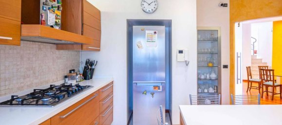 5 rooms Apartment in Rome, Italy No. 299851 13