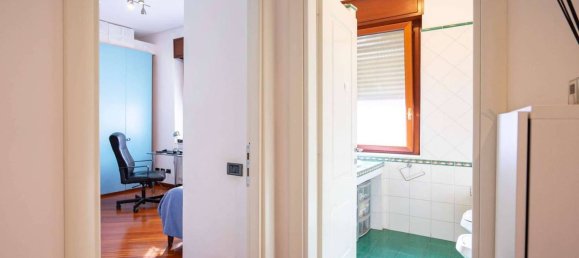 5 rooms Apartment in Rome, Italy No. 299851 18