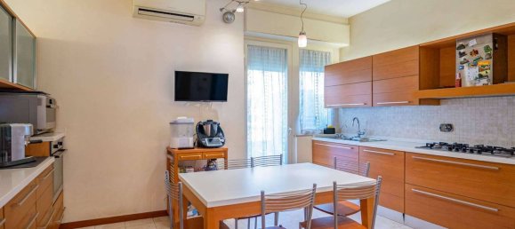 5 rooms Apartment in Rome, Italy No. 299851 10