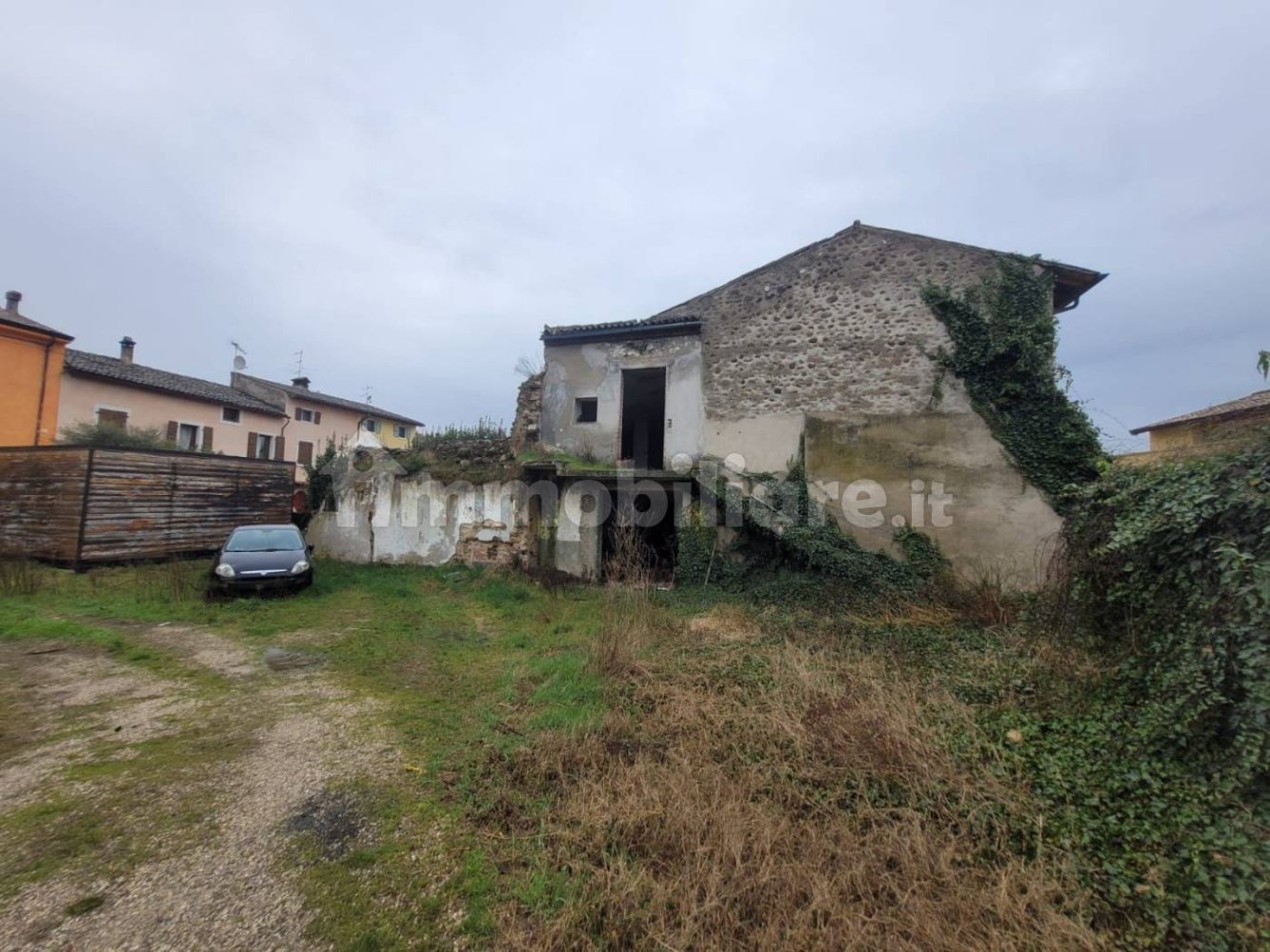Terreno en Verona, Italy 340 m² No. 190156