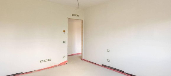 Квартира с 4 комнатами в Вальсамоджа, Италия № 134666 23