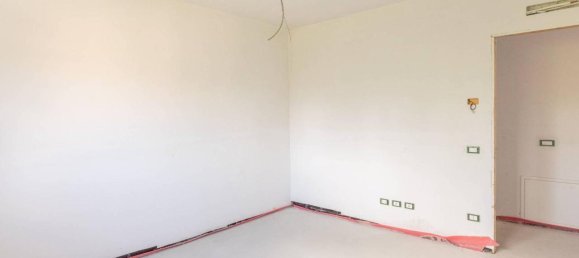 Квартира с 4 комнатами в Вальсамоджа, Италия № 134666 24