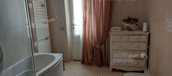 8 rooms House in Cecina, Italy No. 41784 9