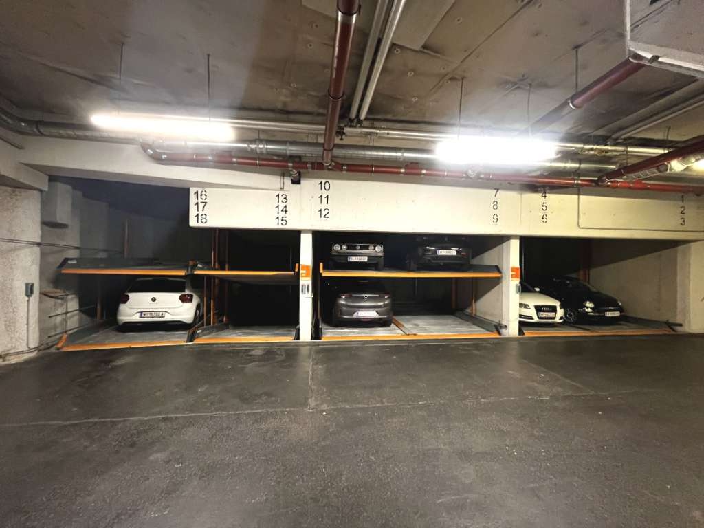 Parking à Wahring, Austria No. 41855