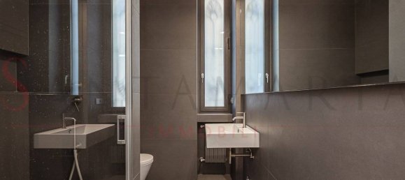 4 bedrooms Apartment in Milan, Italy No. 312167 16