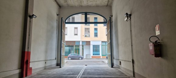 14m² Commercial property in Florence, Italy No. 257689 3